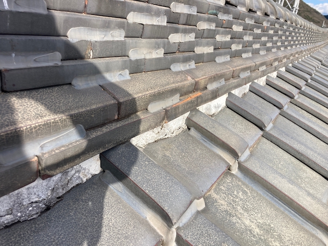 のし瓦の劣化した漆喰